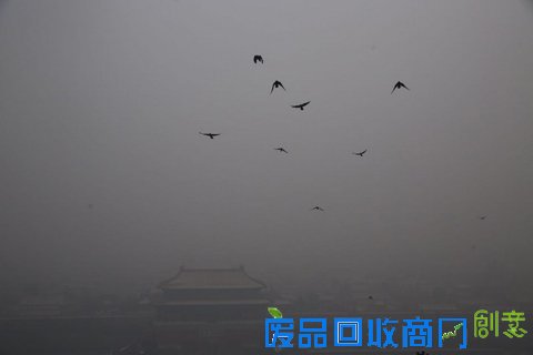雾霾爆表 北京“忧郁图景”