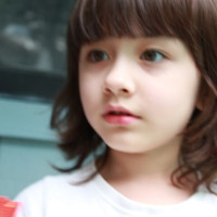 单纯可爱个性的小女孩头像 是不是喜欢上他了 