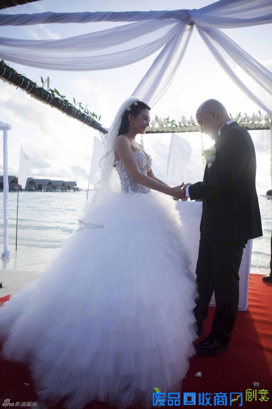 杨幂昆凌何洁张雨绮 85后女星大婚现场美哭