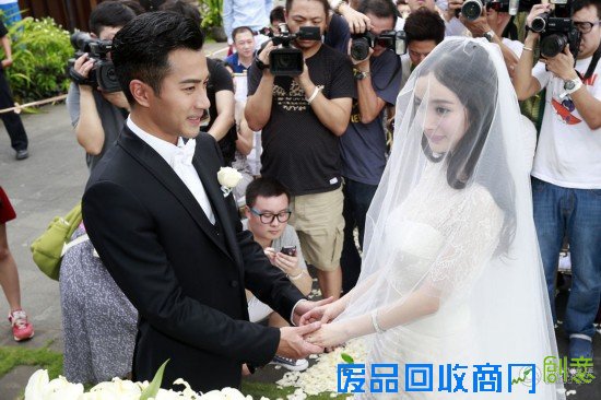 杨幂昆凌何洁张雨绮 85后女星大婚现场美哭