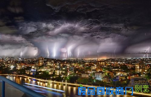超10万次雷电袭击澳洲布里斯班 场面震撼