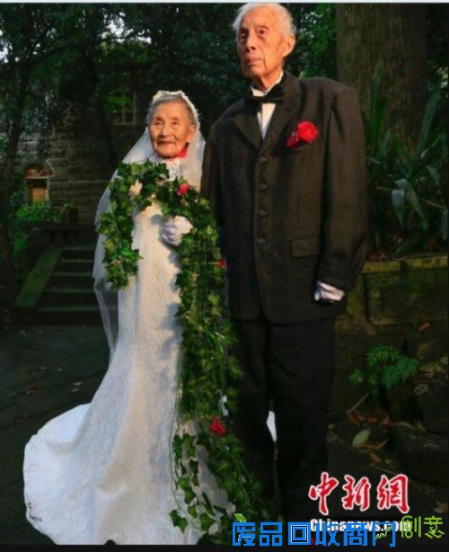 老兵夫妇结婚70周年 同一地点再拍婚纱照(组图)
