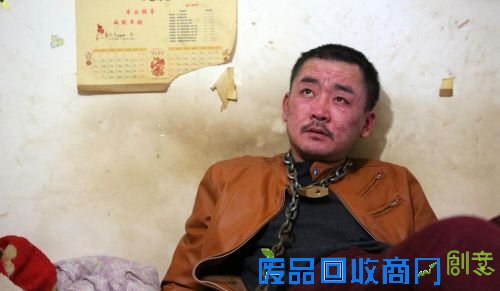 30岁男子饮酒成性 求母亲将其锁住