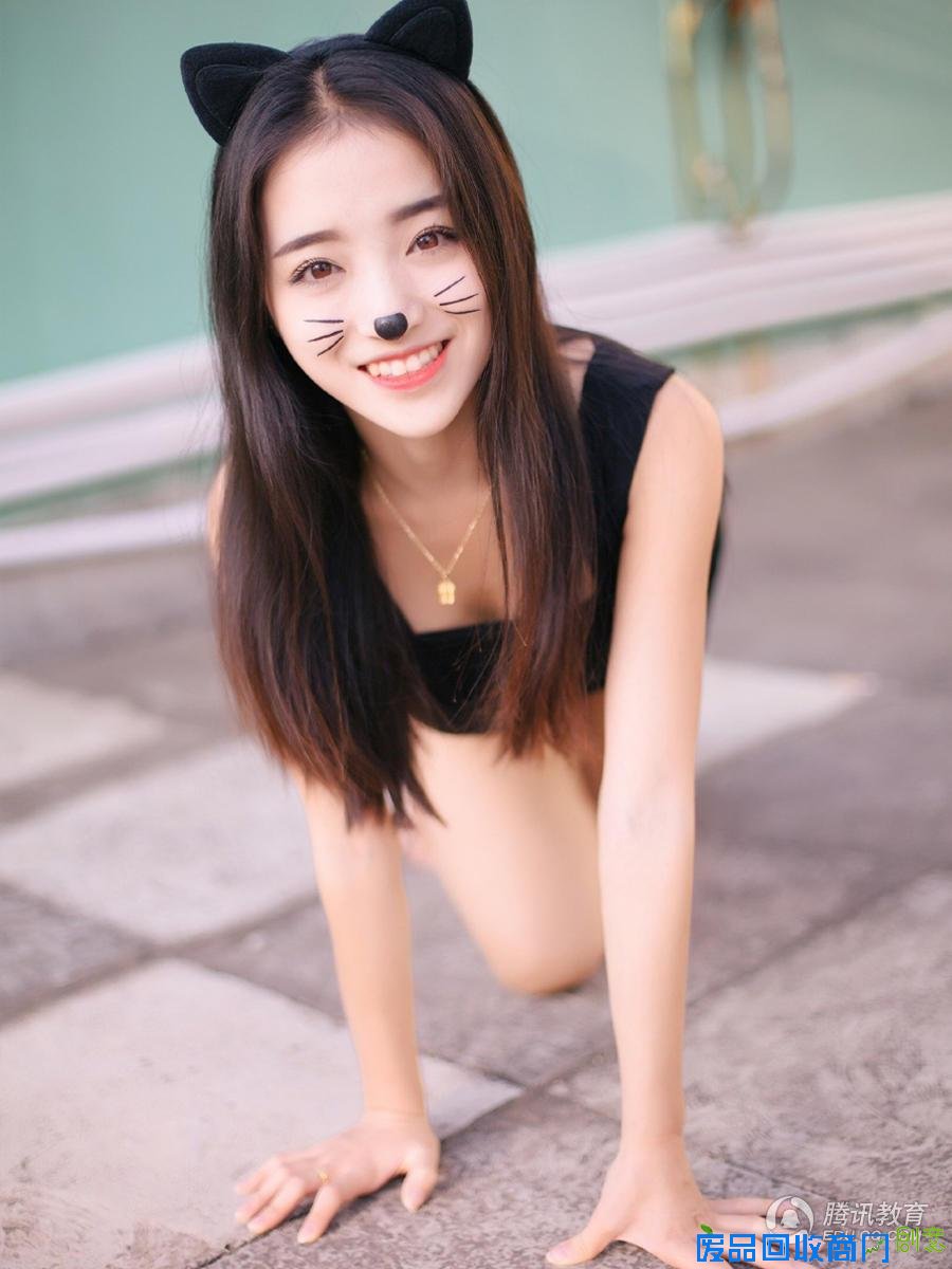 广艺一字马校花李雪嗮生日照 变猫女郎俏皮可爱