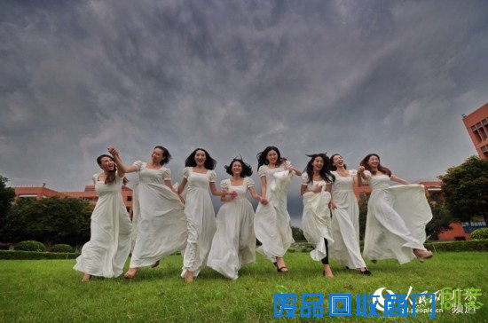 舞蹈系大学生创意毕业照秀妖娆舞姿