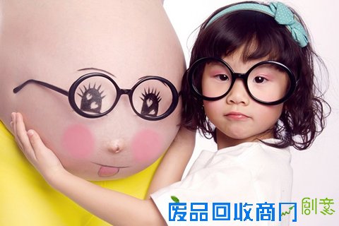 可爱孕妇写真照俏皮孕妈肚皮秀主题儿童摄影