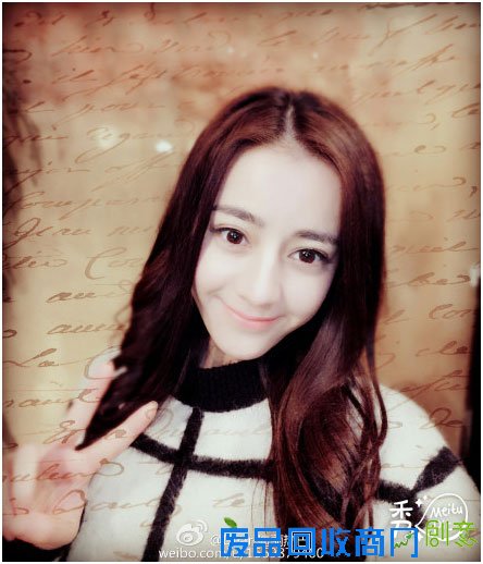 迪丽热巴晒美图秀秀叠影自拍照 网友纷纷舔屏