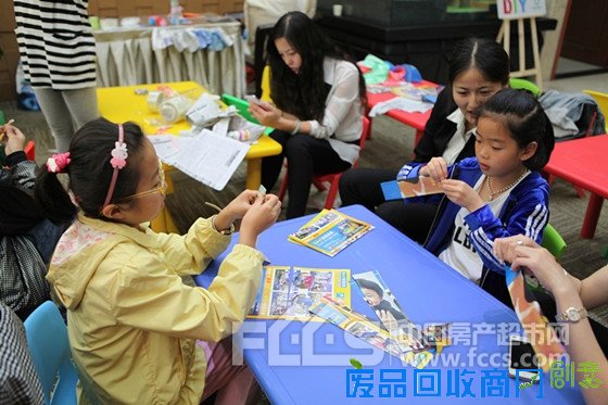 绿色环保创意DIY,废旧报纸变身时尚短裙