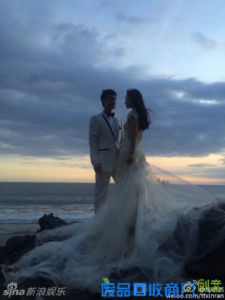 ＂安小主＂陶昕然晒唯美婚纱照 海边深情对望(组图)