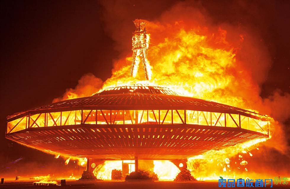 美摄影师亲历“火人节” 绝美照片展现独特艺术盛典(高清组图)