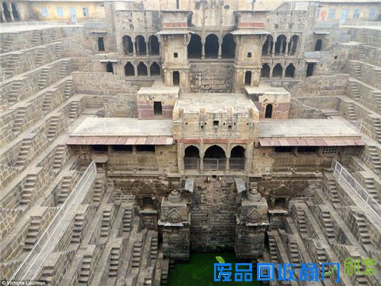 美摄影师揭秘印度古老阶梯井