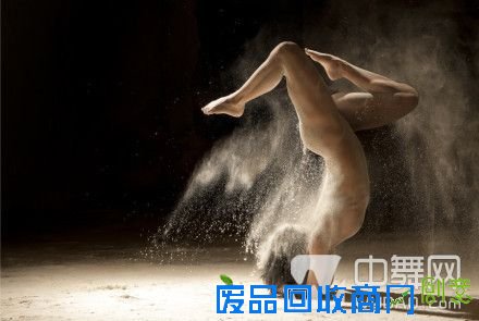 【美图】另类舞蹈高清摄影《尘与舞》 干净纯粹充满力量