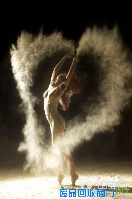 【美图】另类舞蹈高清摄影《尘与舞》 干净纯粹充满力量