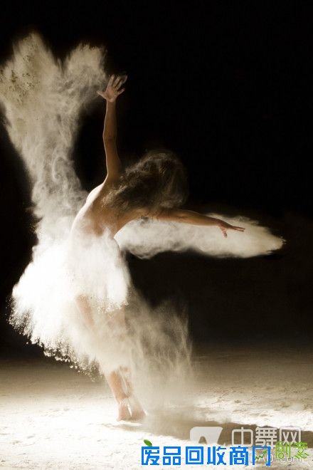 【美图】另类舞蹈高清摄影《尘与舞》 干净纯粹充满力量