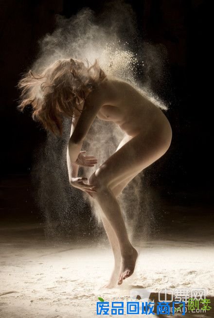 【美图】另类舞蹈高清摄影《尘与舞》 干净纯粹充满力量