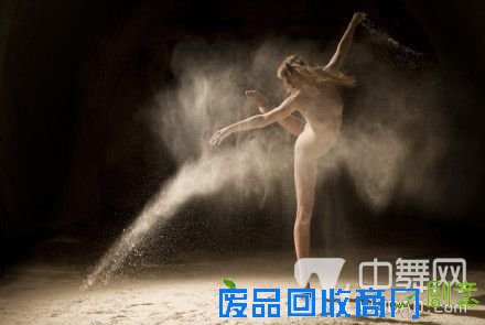 【美图】另类舞蹈高清摄影《尘与舞》 干净纯粹充满力量