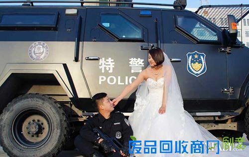 装甲车婚纱照