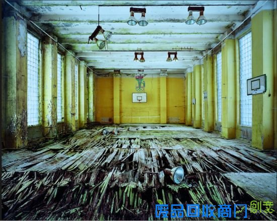 寂静：法摄影师拍废墟美学的唯美瞬间