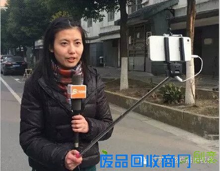 各地记者们的“自拍神器”