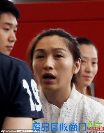 古巨基婚宴太太感动落泪 吴君如赞新娘清新脱俗