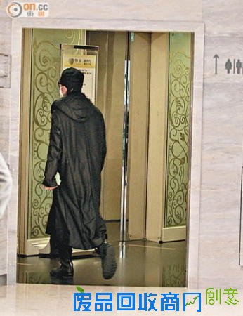 古巨基婚宴太太感动落泪 吴君如赞新娘清新脱俗