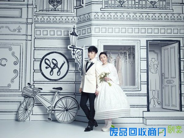 古巨基婚宴太太感动落泪 吴君如赞新娘清新脱俗