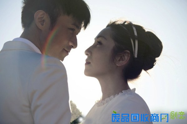 古巨基婚宴太太感动落泪 吴君如赞新娘清新脱俗