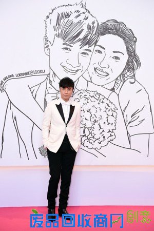 古巨基婚宴太太感动落泪 吴君如赞新娘清新脱俗