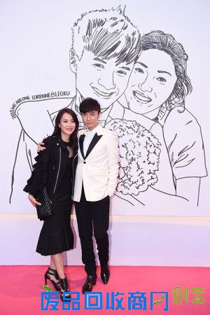 古巨基婚宴太太感动落泪 吴君如赞新娘清新脱俗