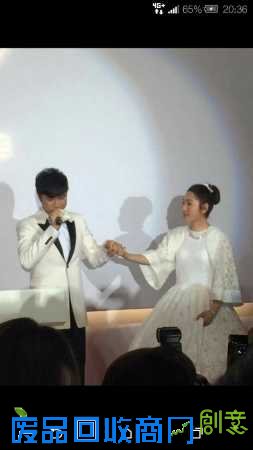 古巨基婚宴太太感动落泪 吴君如赞新娘清新脱俗