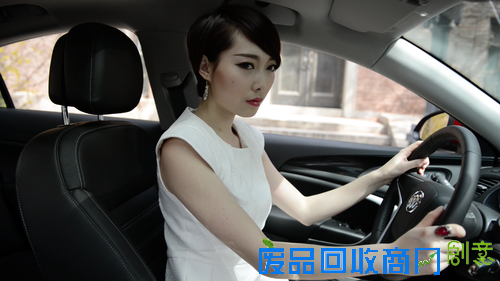 视频拍摄双体验 尼康D800实拍香车美女