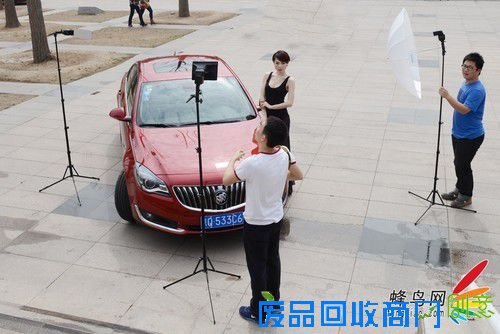 视频拍摄双体验 尼康D800实拍香车美女 视频拍摄双体验 尼康D800实拍香车美女