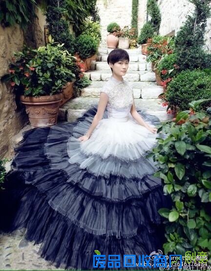 李宇春婚纱照大片变纯情少女图揭春春蜕变史