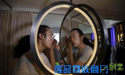 北京同志群体变装舞会 “天堂里的女主角”很美艳 奥黛丽赫本罕见摄影照片 她还有多少我们还没见过的美