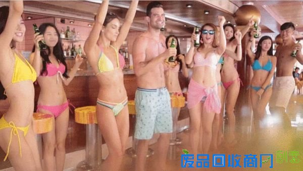 青啤用创意点燃海上啤酒节