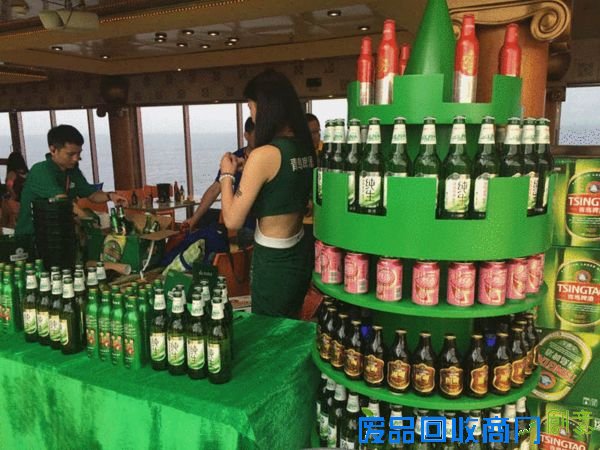 青啤用创意点燃海上啤酒节