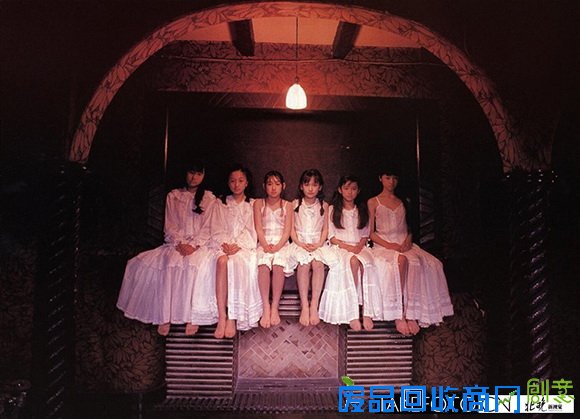 摄影大师筱山纪信《少女馆》作品选登