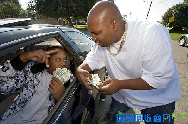 令人不寒而栗：摄影师获准拍摄美国黑帮真实生活