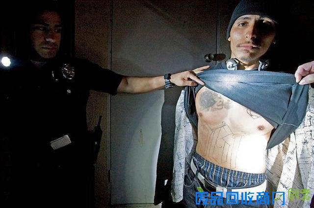 令人不寒而栗：摄影师获准拍摄美国黑帮真实生活