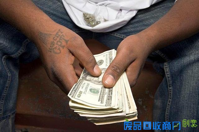 令人不寒而栗：摄影师获准拍摄美国黑帮真实生活