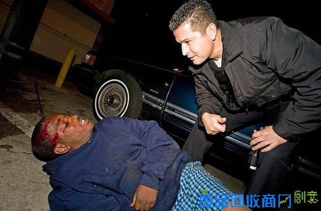 令人不寒而栗：摄影师获准拍摄美国黑帮真实生活