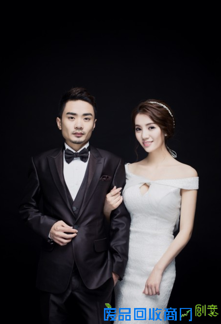 知名DOTA选手xiao8唯美婚纱照 新娘娇艳动人