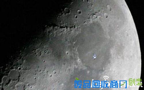国际空间站掠过月球 摄影师拍摄唯美画面