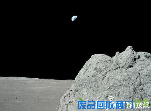 国际空间站掠过月球 摄影师拍摄唯美画面