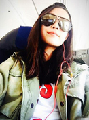 倪妮戴墨镜帅酷自拍