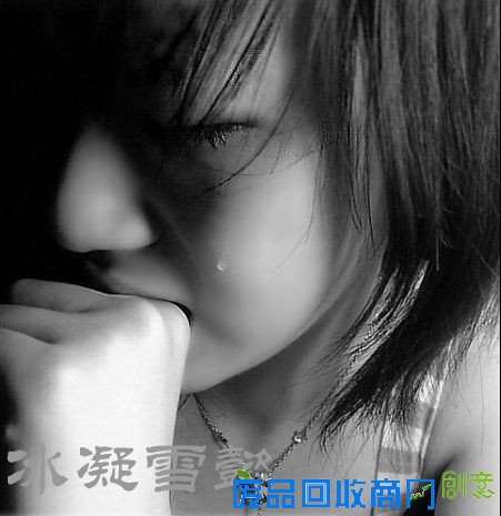 哭泣玫瑰的女生伤感图片-世界很乱