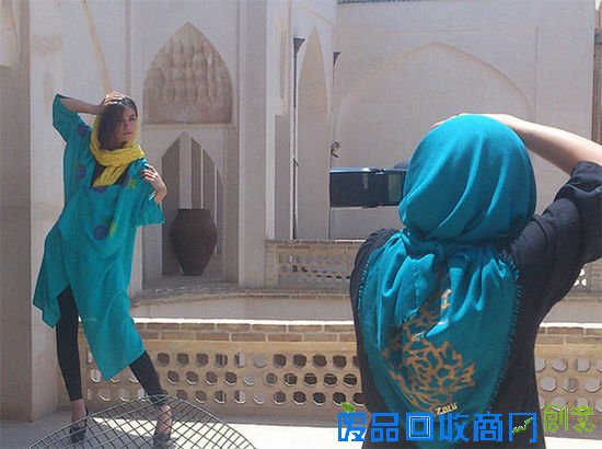 伊朗美女摘掉面纱的时尚街拍