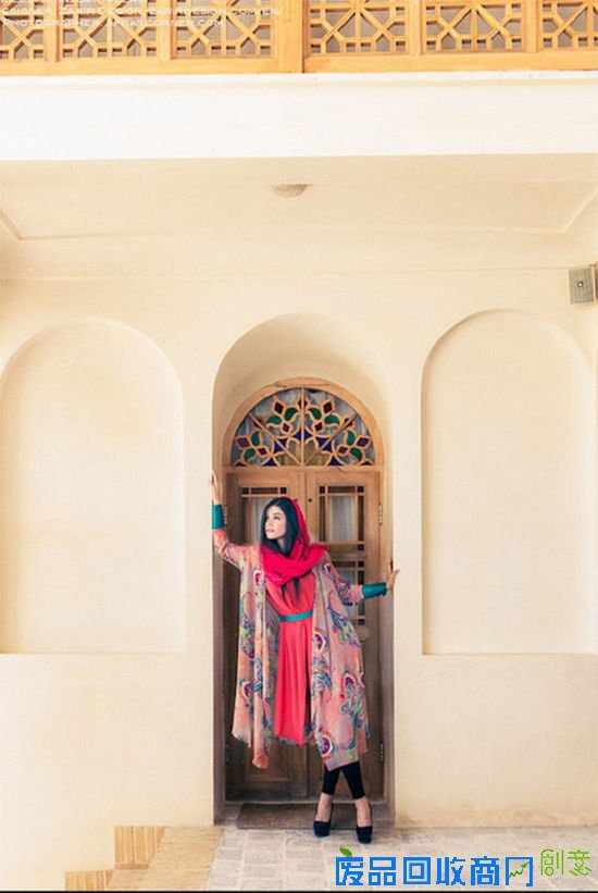 伊朗美女摘掉面纱的时尚街拍