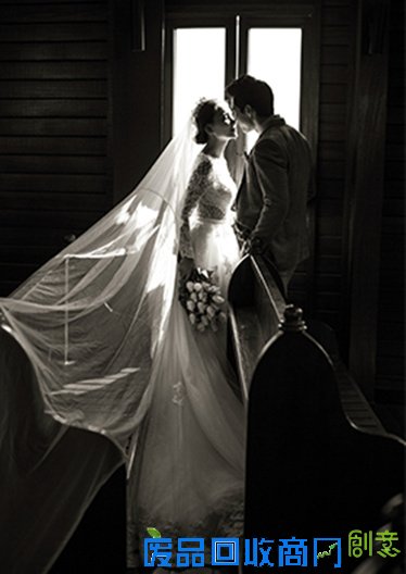 黑白色系婚纱照，引领时尚，三亚炫视觉婚纱摄影工作室