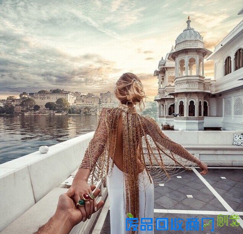 俄“牵手环游世界”情侣结婚啦!唯美婚纱照曝光